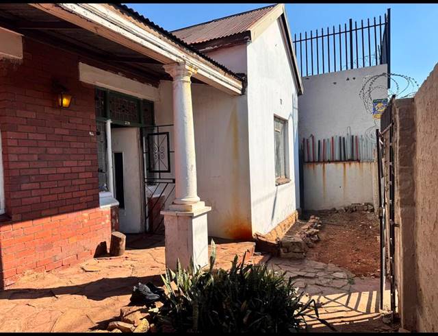 4 BEDROOM HOUSE FOR SALE IN FAIRVIEW